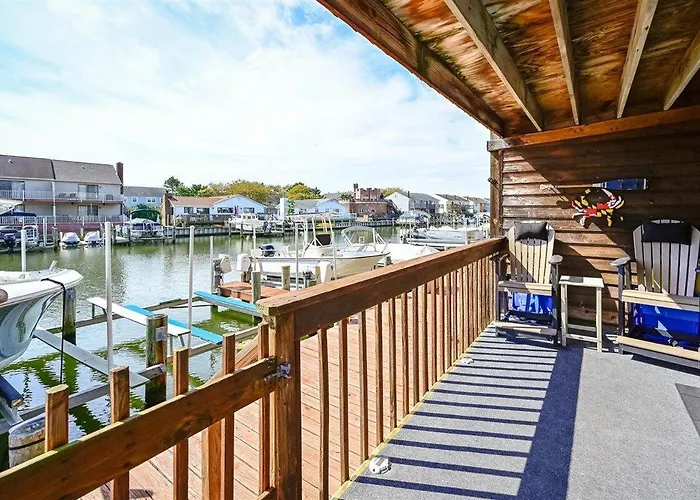 Wonderful 2 Bedroom Bayside Property! *