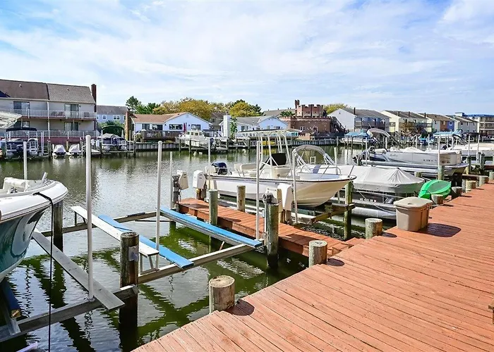 Wonderful 2 Bedroom Bayside Property!